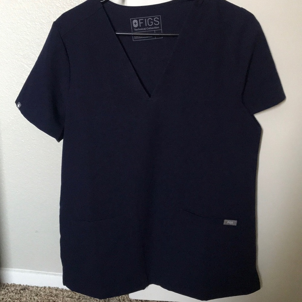 FIGS navy Casma 3 pocket scrub top- Size M